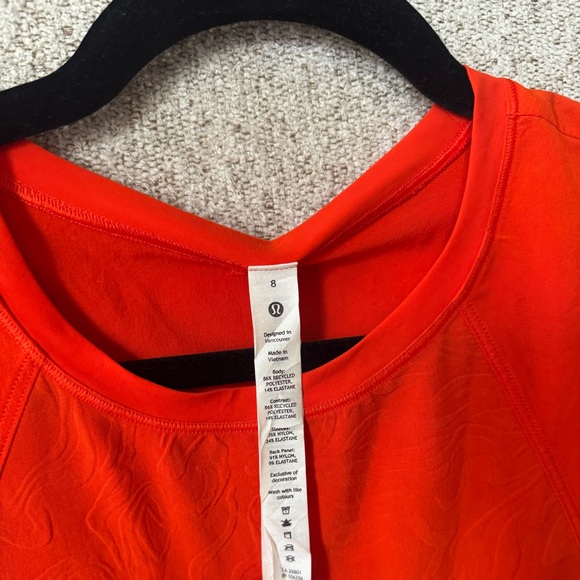 Lululemon Women’s Red/Orange Short-Sleeve Top, size 8/Medium. EUC! - Picture 3 of 5